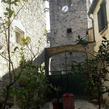 Studio Du Clocher Rigarda Exterior photo